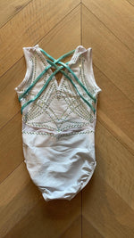 String criss cross white